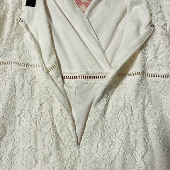 Lulu’s white lace romper size medium - Picture 6 of 8